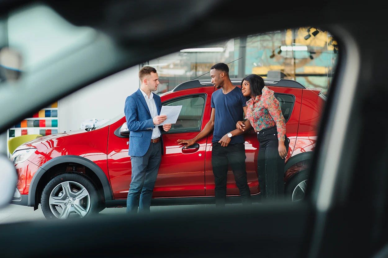 Photo of family buying a car
